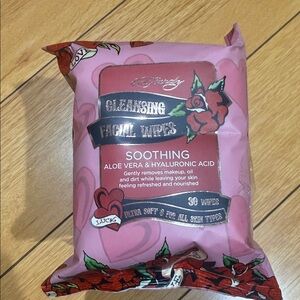 Ed Hardy Cleansing Facial 4 wipes